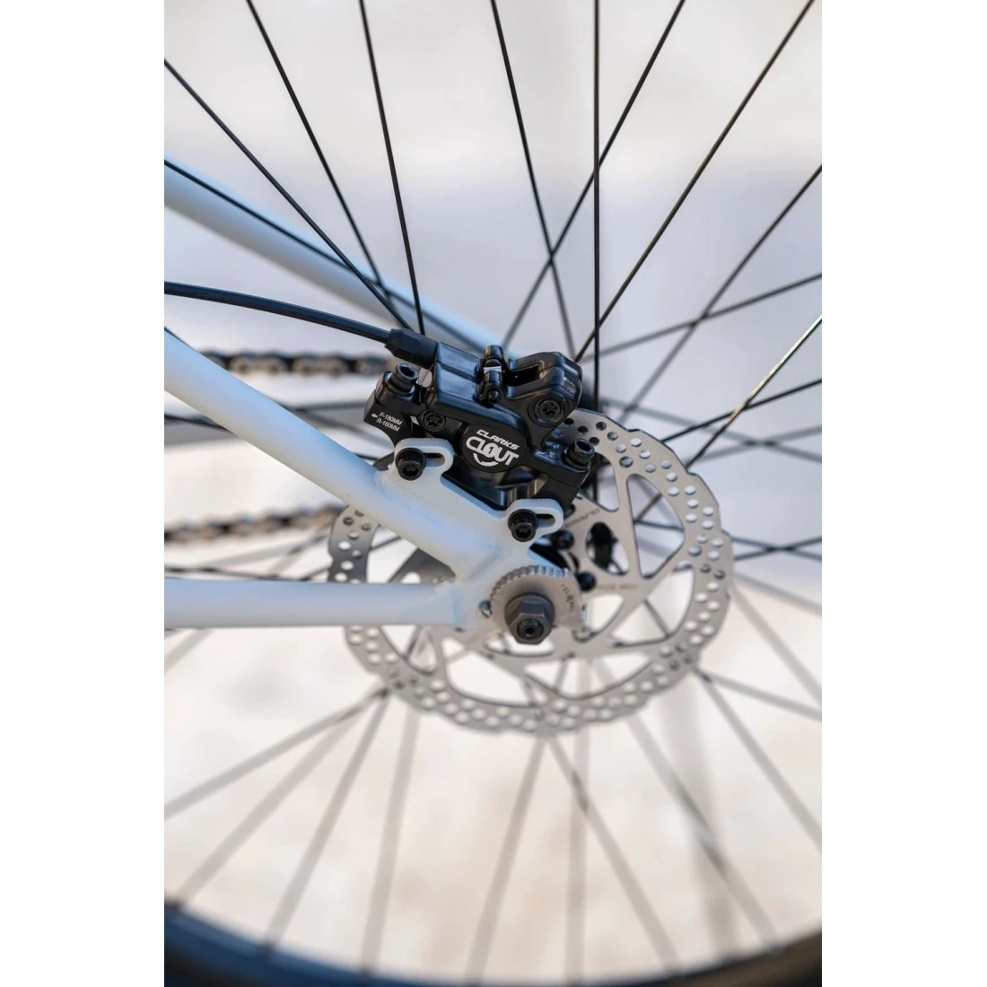 8. Bicicleta Rock Machine Riff 70s 26 Matte Grey