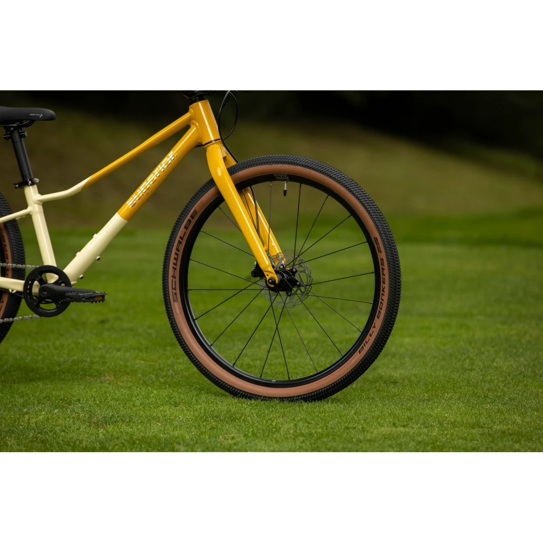 3. Bicicleta Superior F.L.Y. 24 Gloss Yellow Galben/Crem