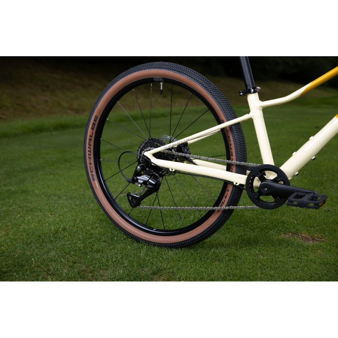 8. Bicicleta Superior F.L.Y. 24 Gloss Yellow Galben/Crem
