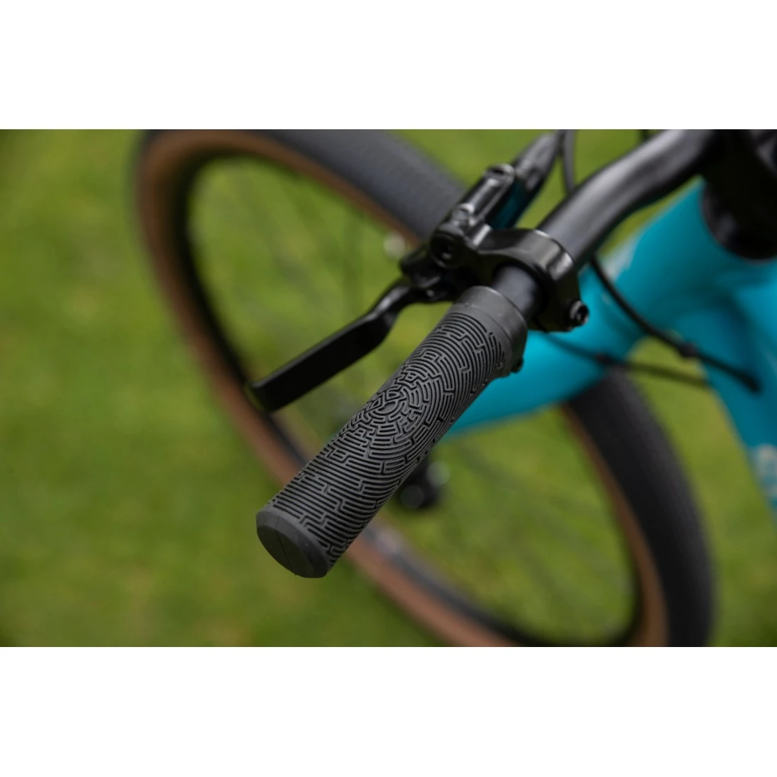 9. Bicicleta Superior F.L.Y. 24 Matte Teal Magenta/Gri