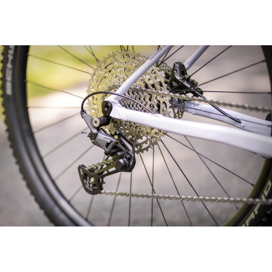 4. Bicicleta Superior XP 909 29 Gloss White Hologram Black Red 39cm (S) 39cm, Alb/Negru