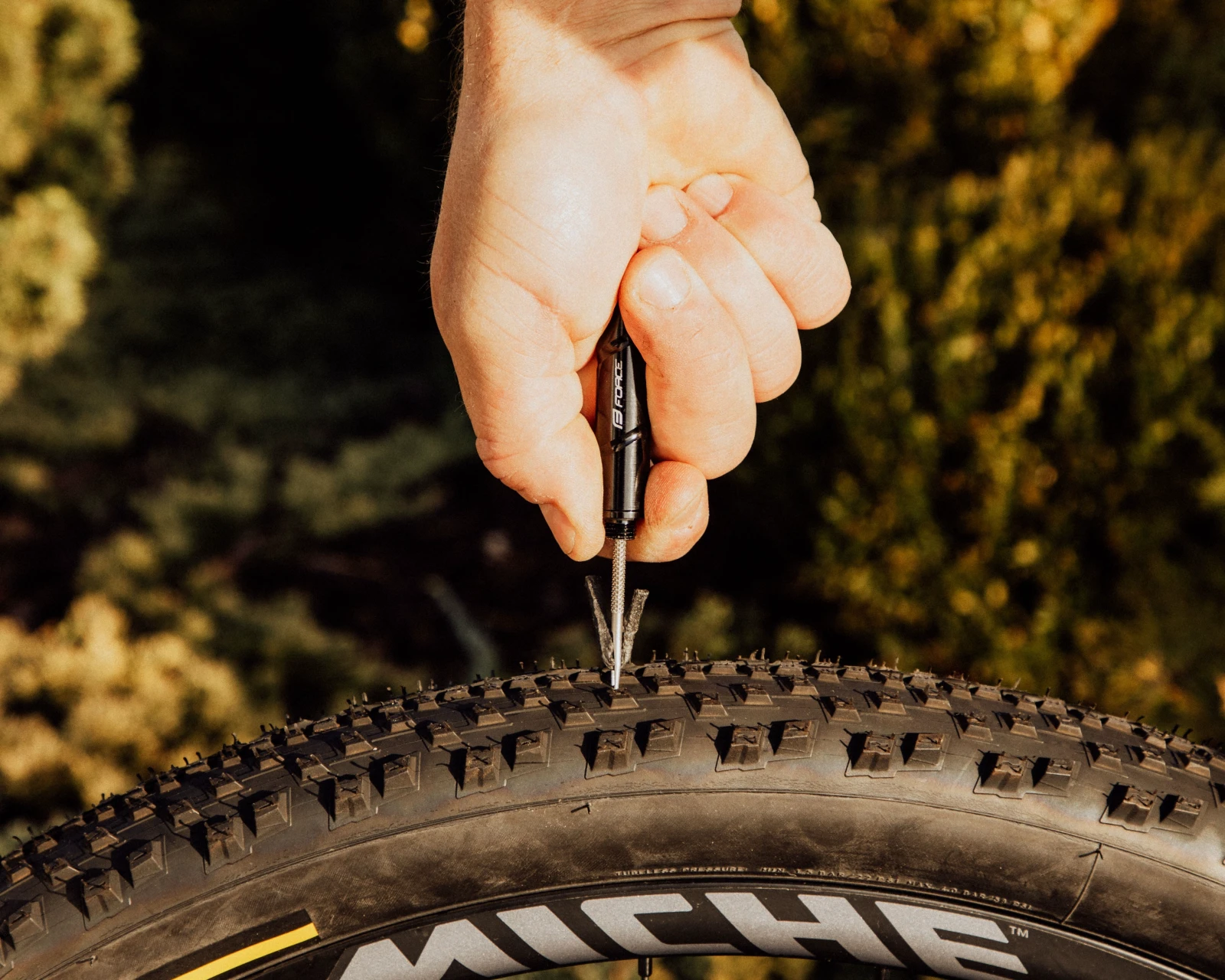 4. Kit de reparatie tubeless Force Pikado 2.0 + Pompa CO2