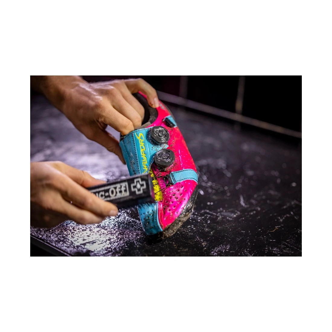 6. Perie Muc-Off Premium pentru pantofi
