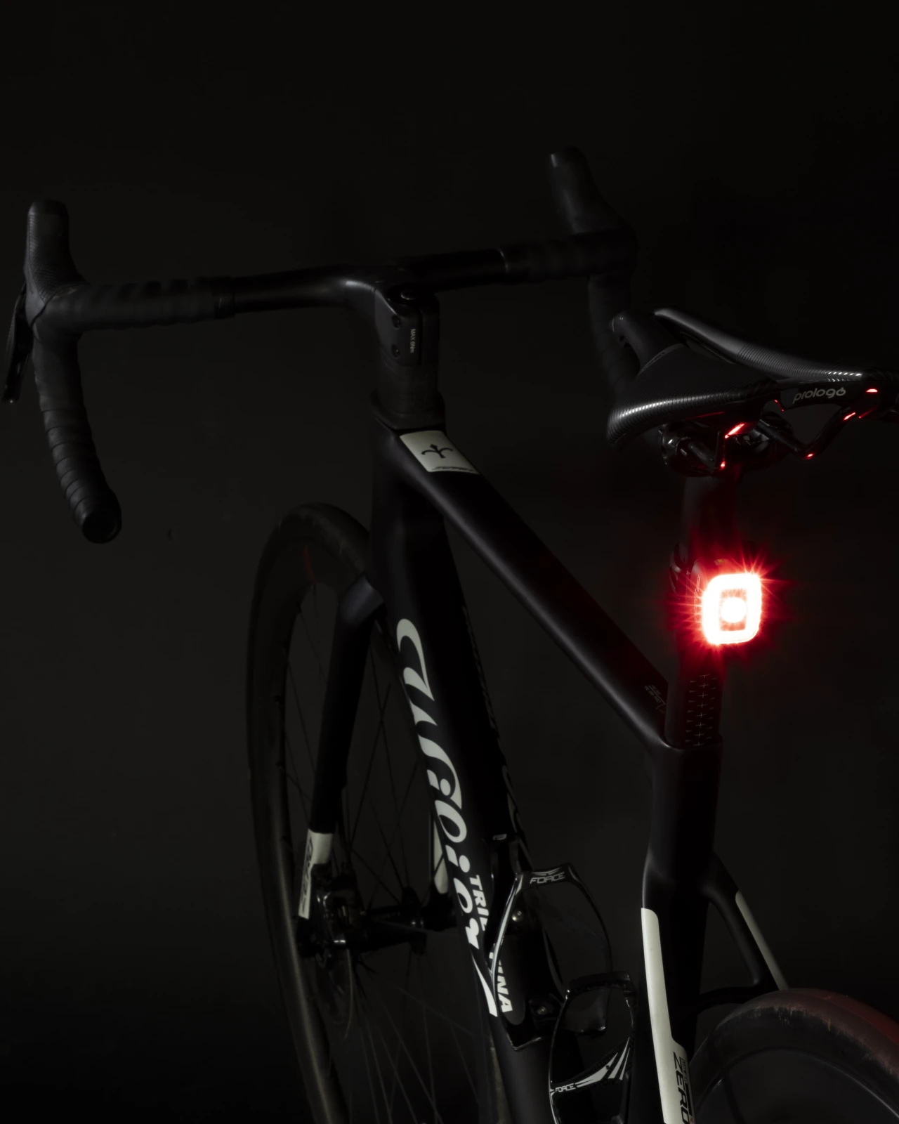 5. Stop spate Force Flea 70Lm, 1 Led, USB