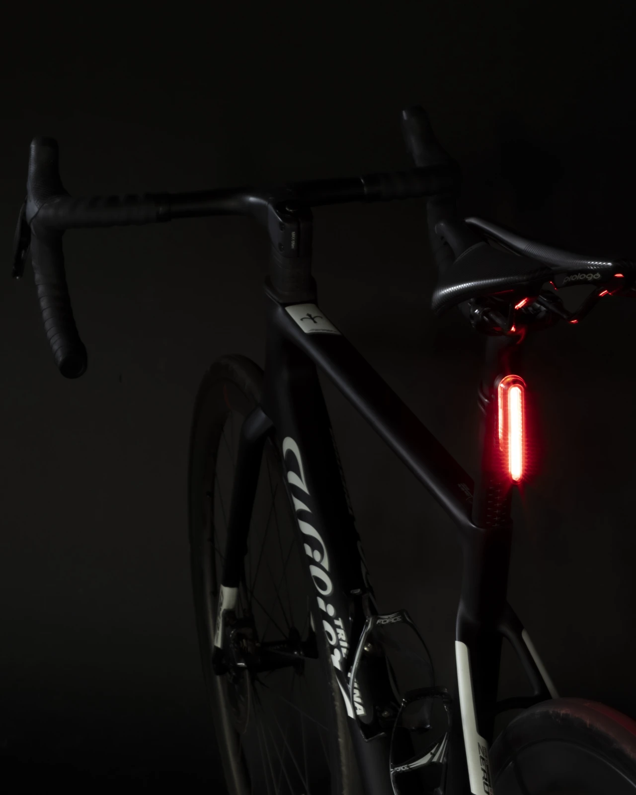 3. Stop spate Force Skato 20 Lumeni, 20xLed, USB