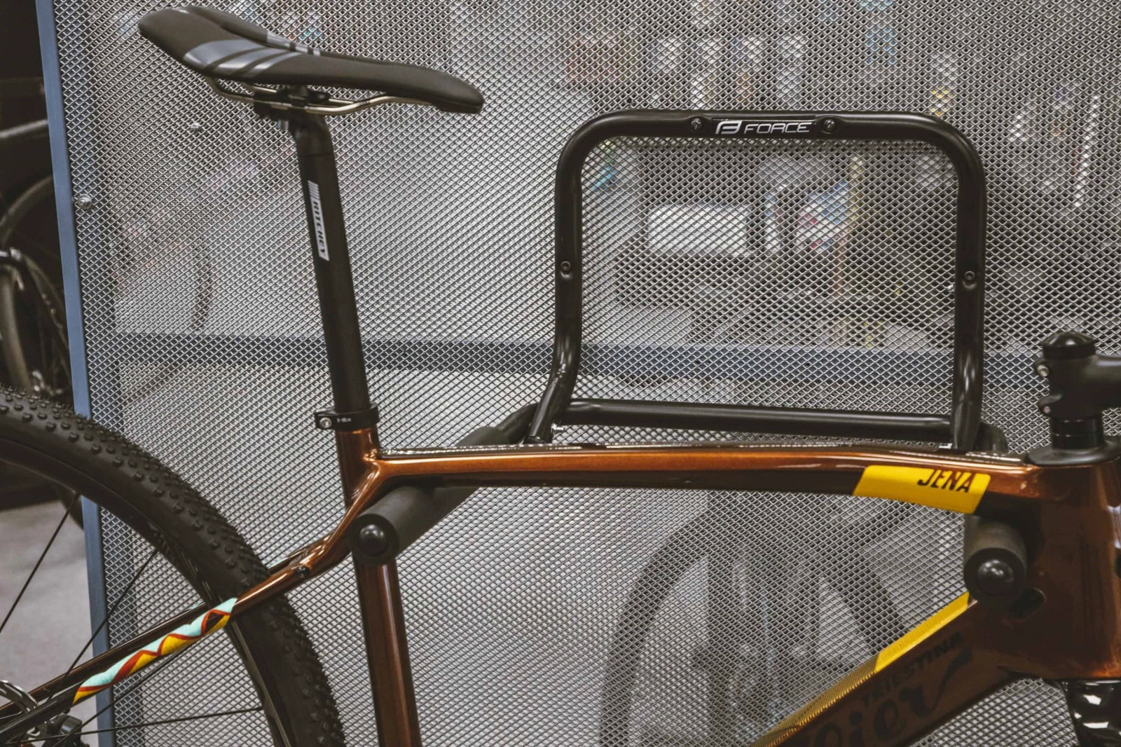 4. Suport bicicleta pe perete Force pliabil