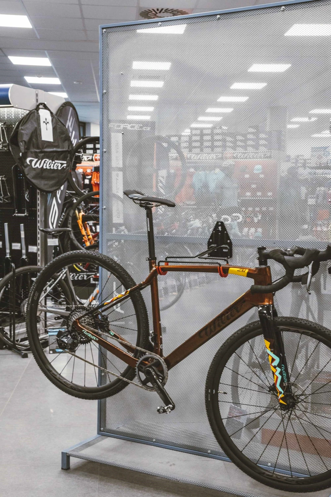 2. Suport Force prindere bicicleta pe perete de top tube