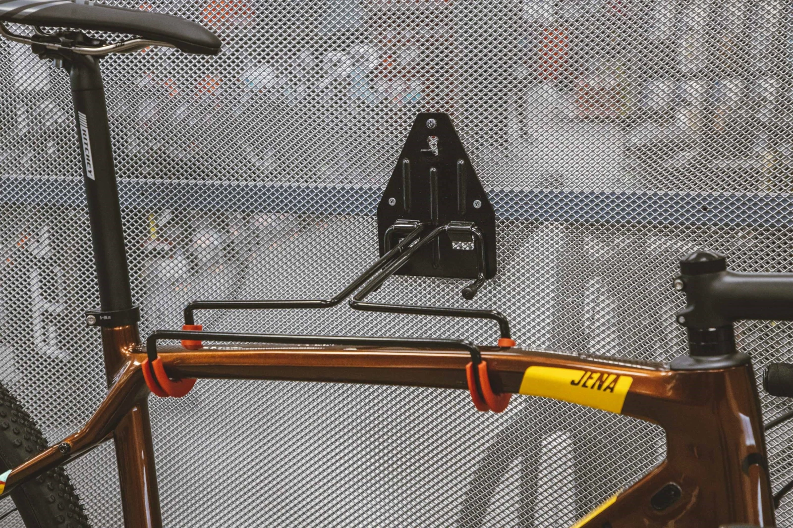 3. Suport Force prindere bicicleta pe perete de top tube