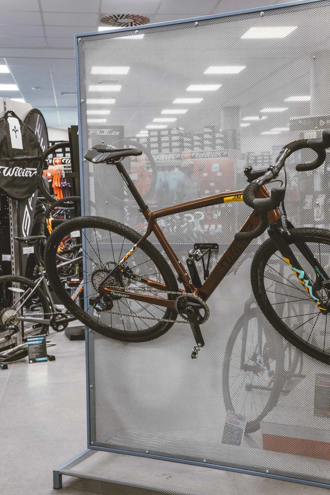 3. Suport Force prindere bicicleta pe perete in pedale