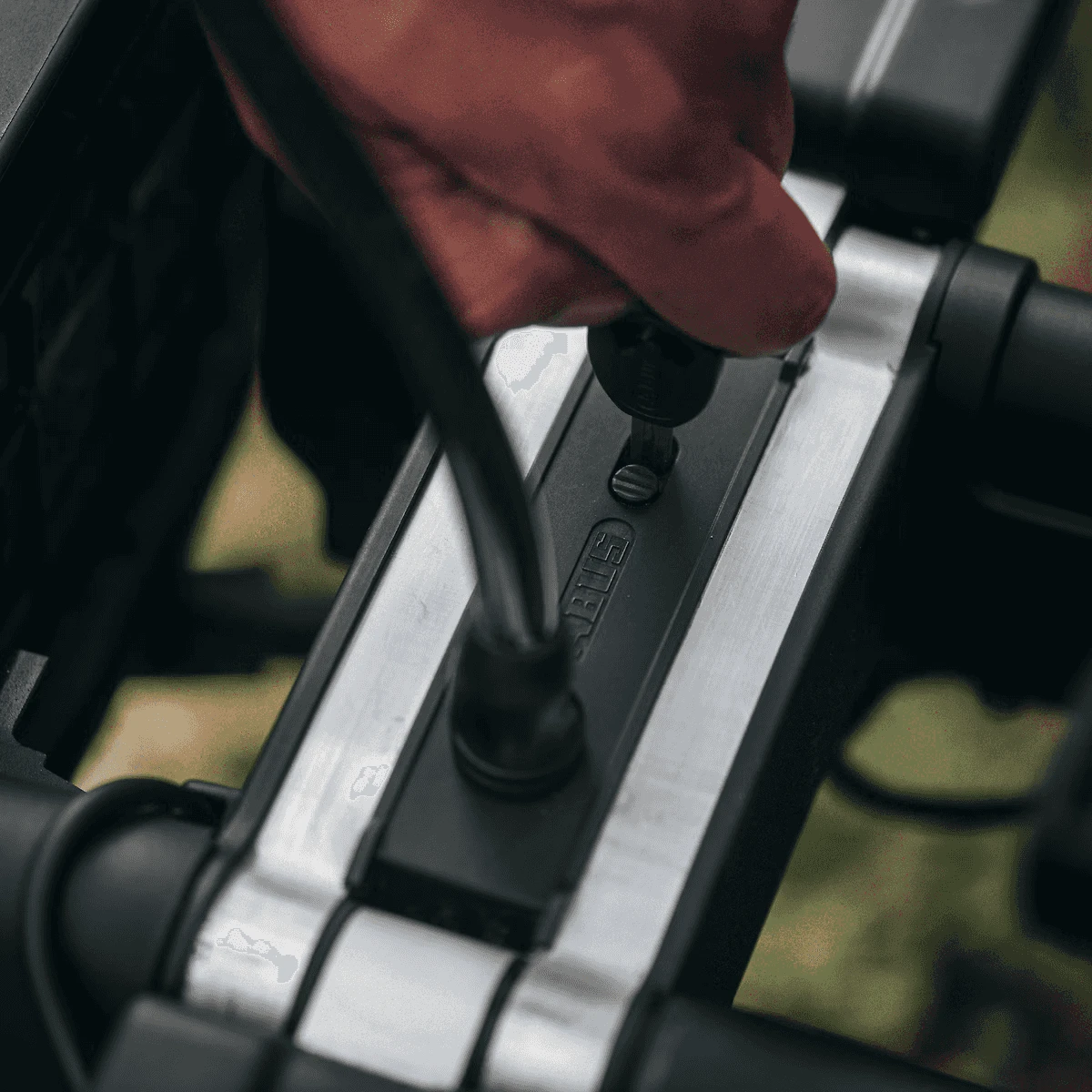 2. Sistem antifurt bicicleta THULE High-Grade Lock