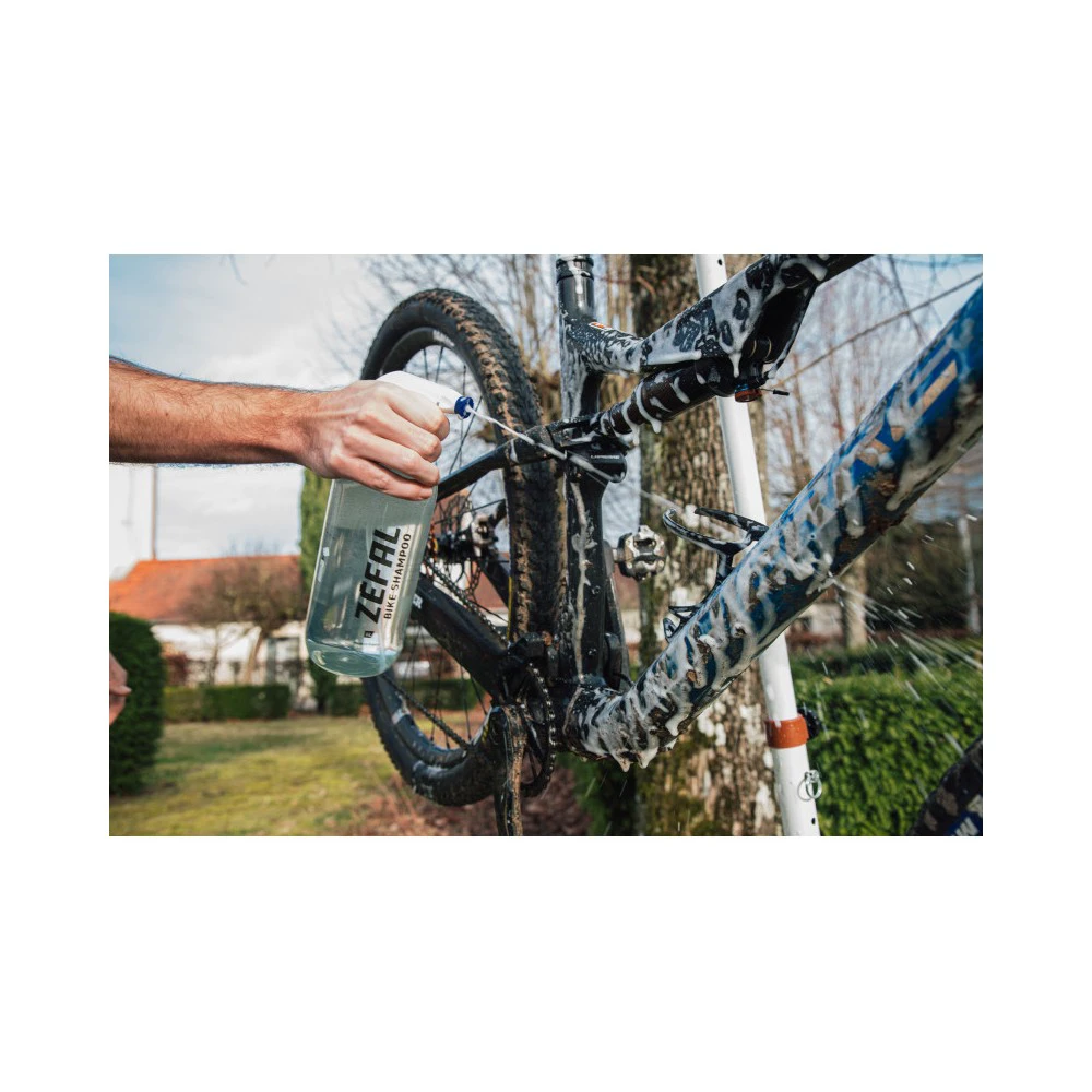4. Solutie Spalare Bicicleta ZEFAL Bike Shampoo (cu 3 rezerve 300ml)