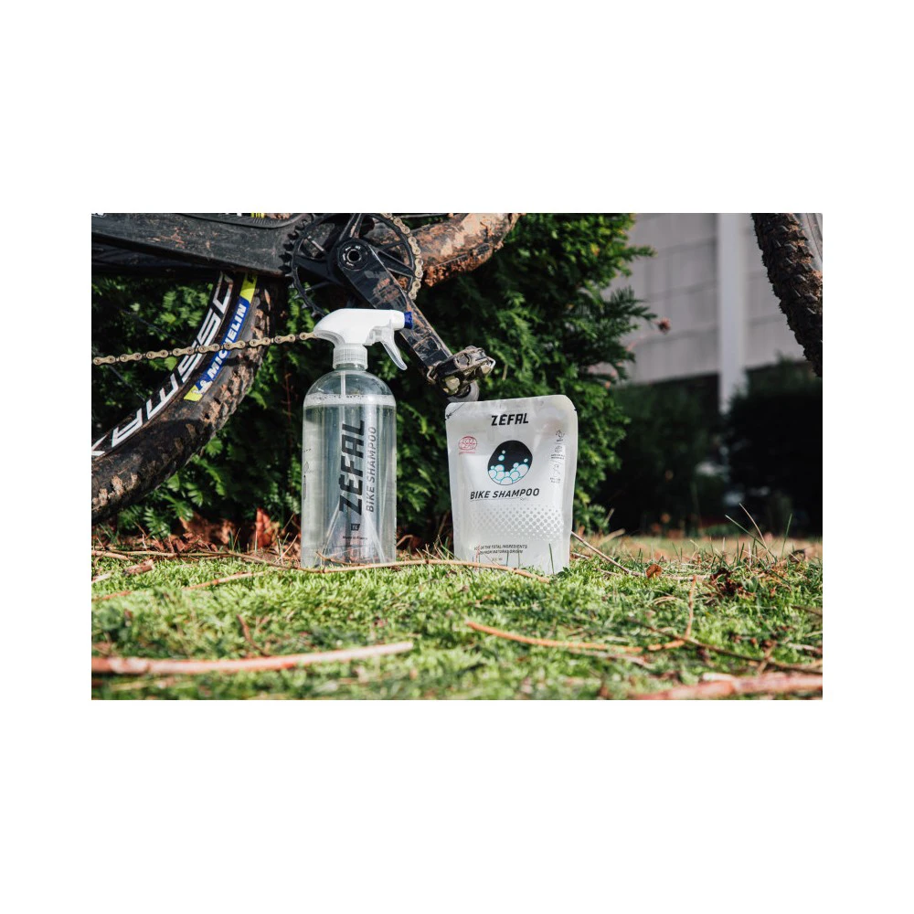 3. Solutie Spalare Bicicleta ZEFAL Bike Shampoo (cu 3 rezerve 300ml)