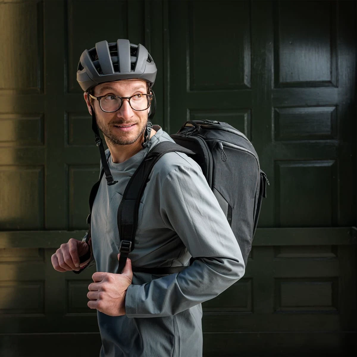 6. Geanta portbagaj / Rucsac THULE Paramount 26L - Black