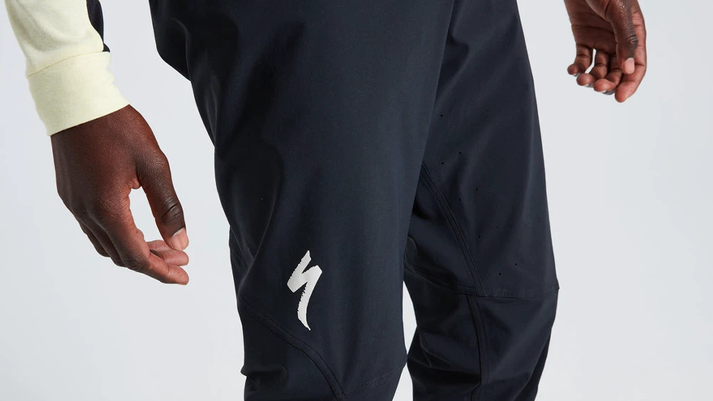 4. Pantaloni Ciclism SPECIALIZED Trail - Black 32