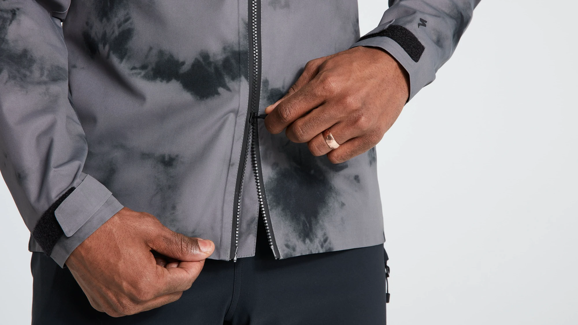 5. Jacheta Ploaie Ciclism SPECIALIZED Men's Altered Trail - Smk S