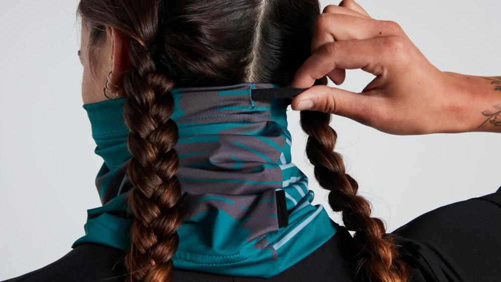 3. Bandana Multifunctionala SPECIALIZED Blur - Tropical Teal