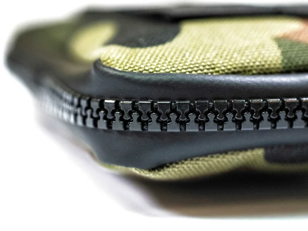 3. Borseta Muc-Off Essentials Camo