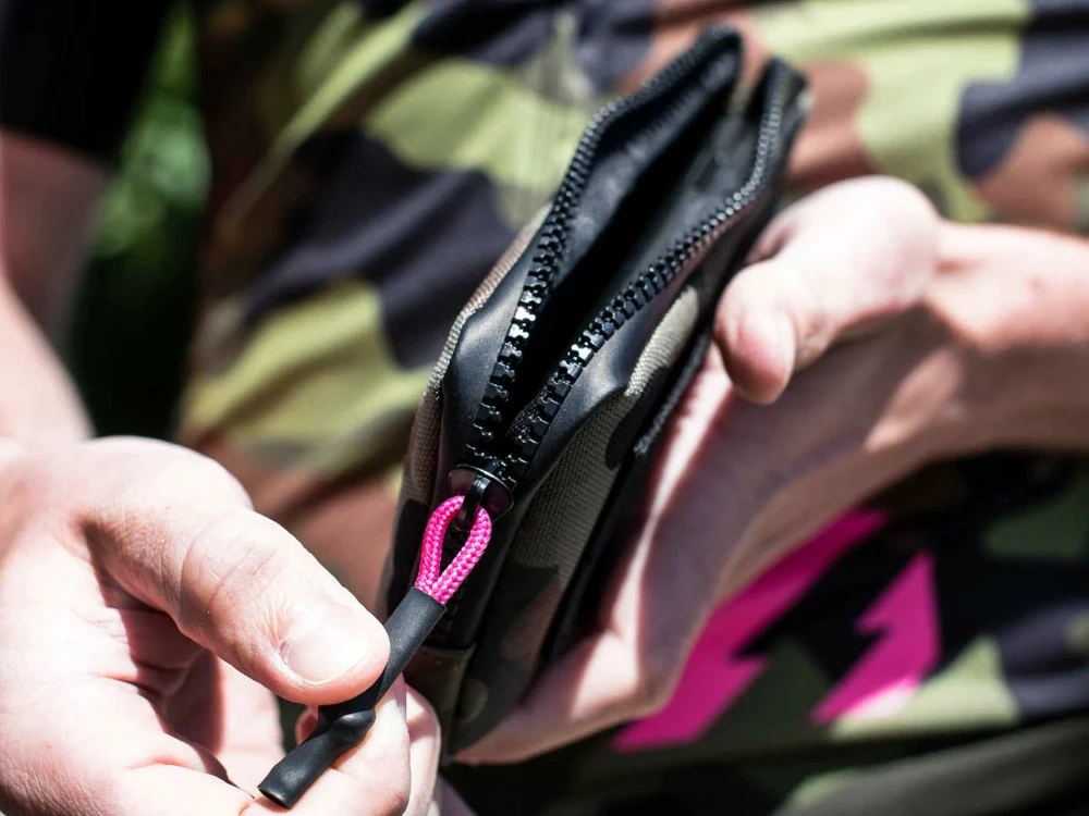7. Borseta Muc-Off Essentials Camo