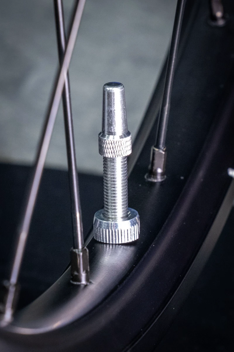 2. Valve tubeless Muc-Off Tubeless Valves V2 44mm Argintiu