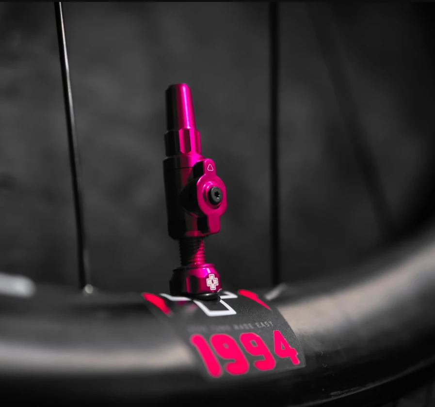 3. Valve tubeless Muc-Off Tubeless Valves Big Bore Hybrid (Large) Iridescent