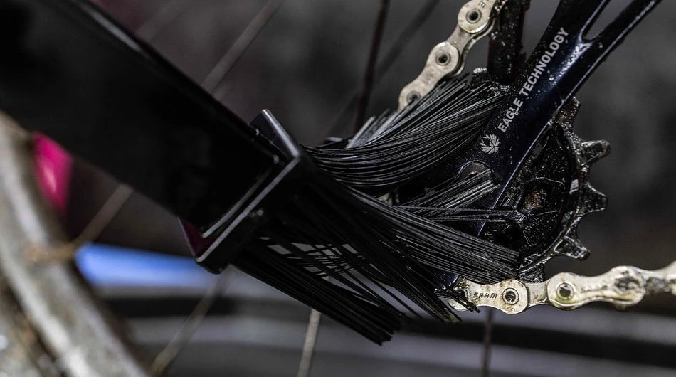 3. Perie Muc-Off pentru lant Bicycle Chain Brush