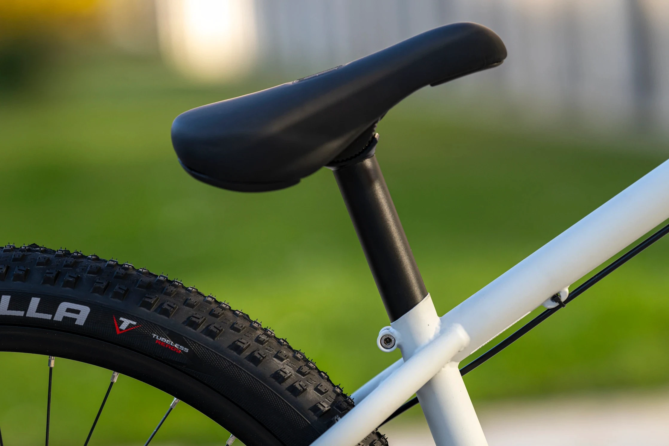 5. Bicicleta Rock Machine Riff 70s 26 Matte Grey