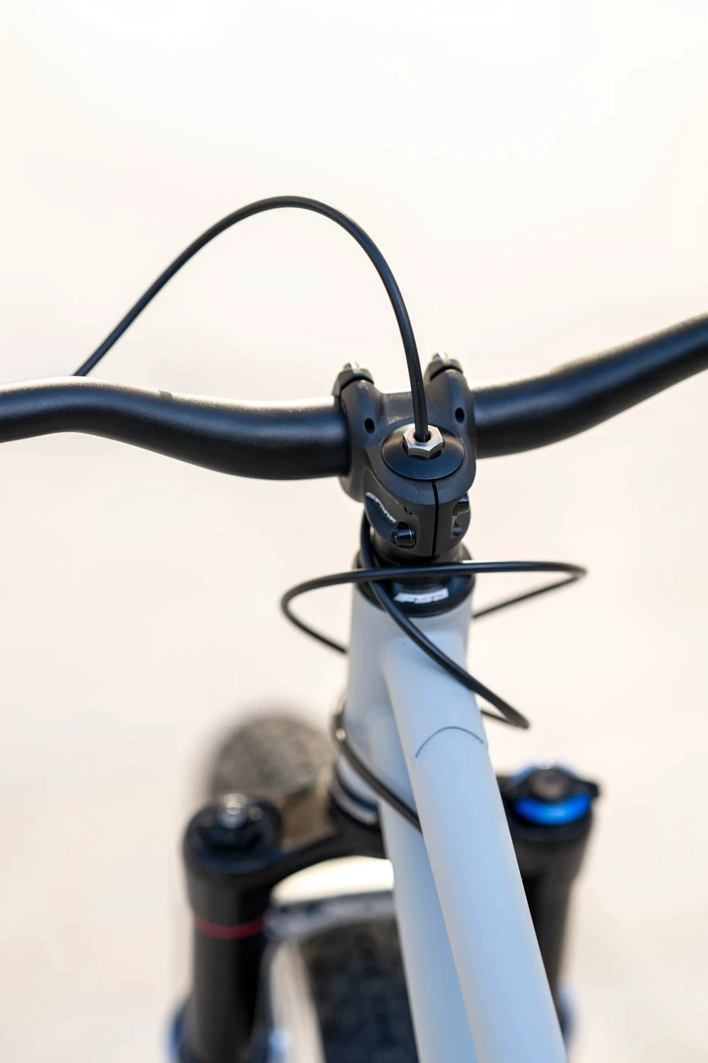 6. Bicicleta Rock Machine Riff 70s 26 Matte Grey