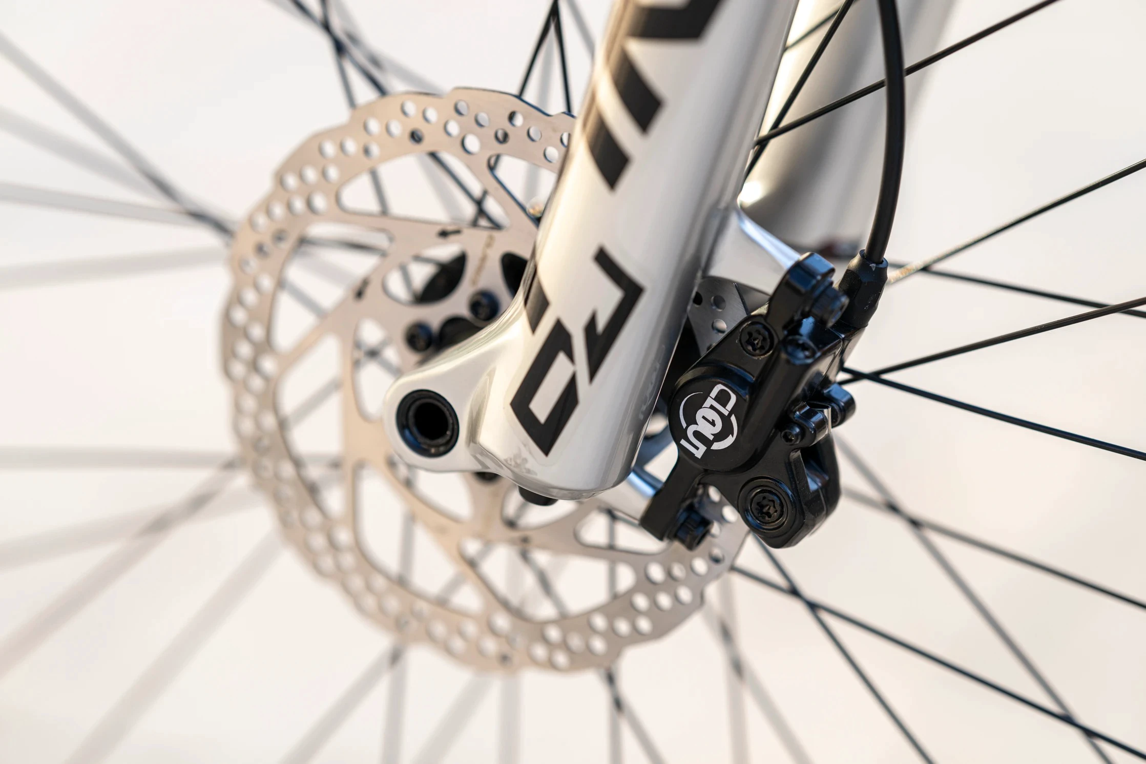 9. Bicicleta Rock Machine Riff 70s 26 Matte Grey