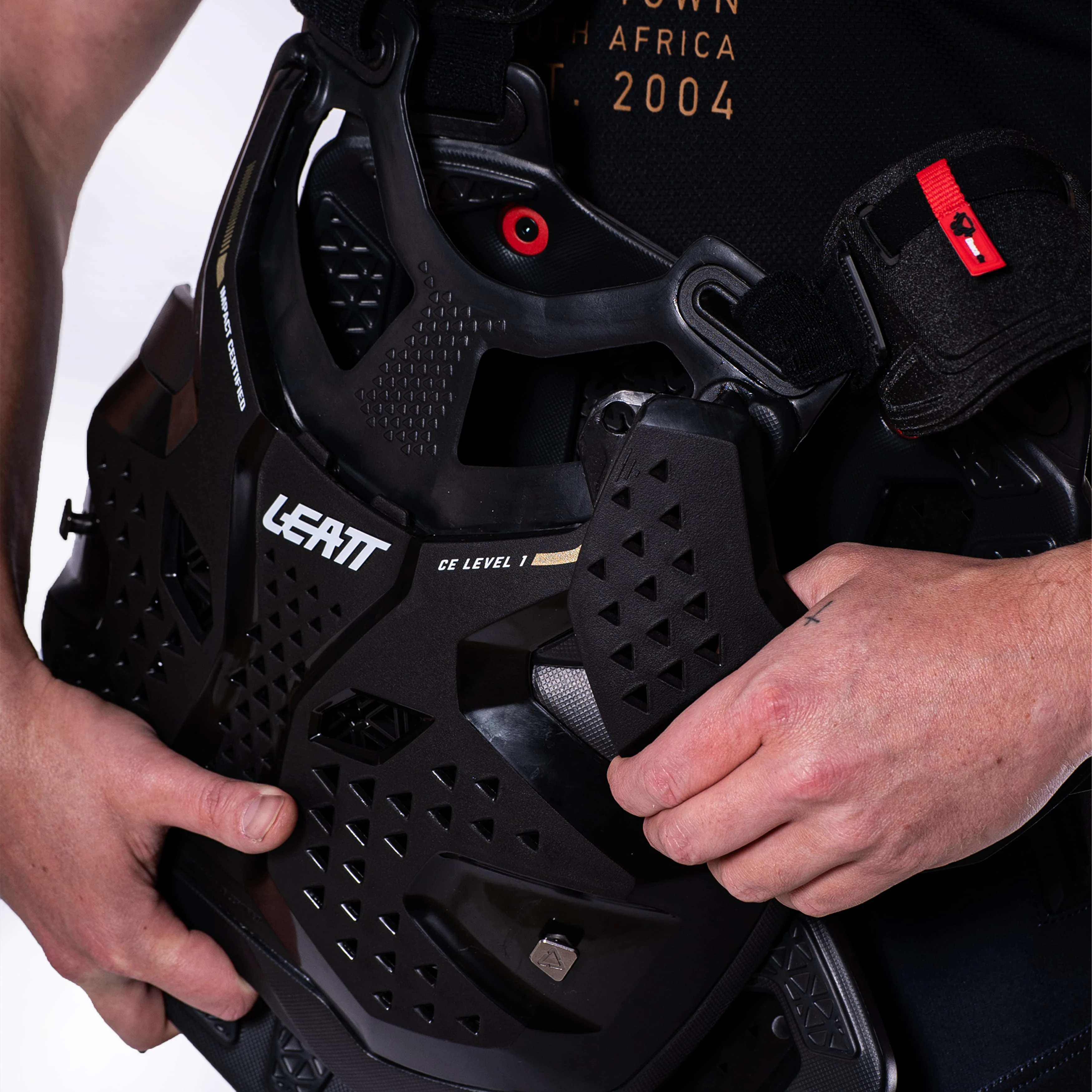 7. Protectie piept Leatt Chest Protector 3.5 Black S-XL