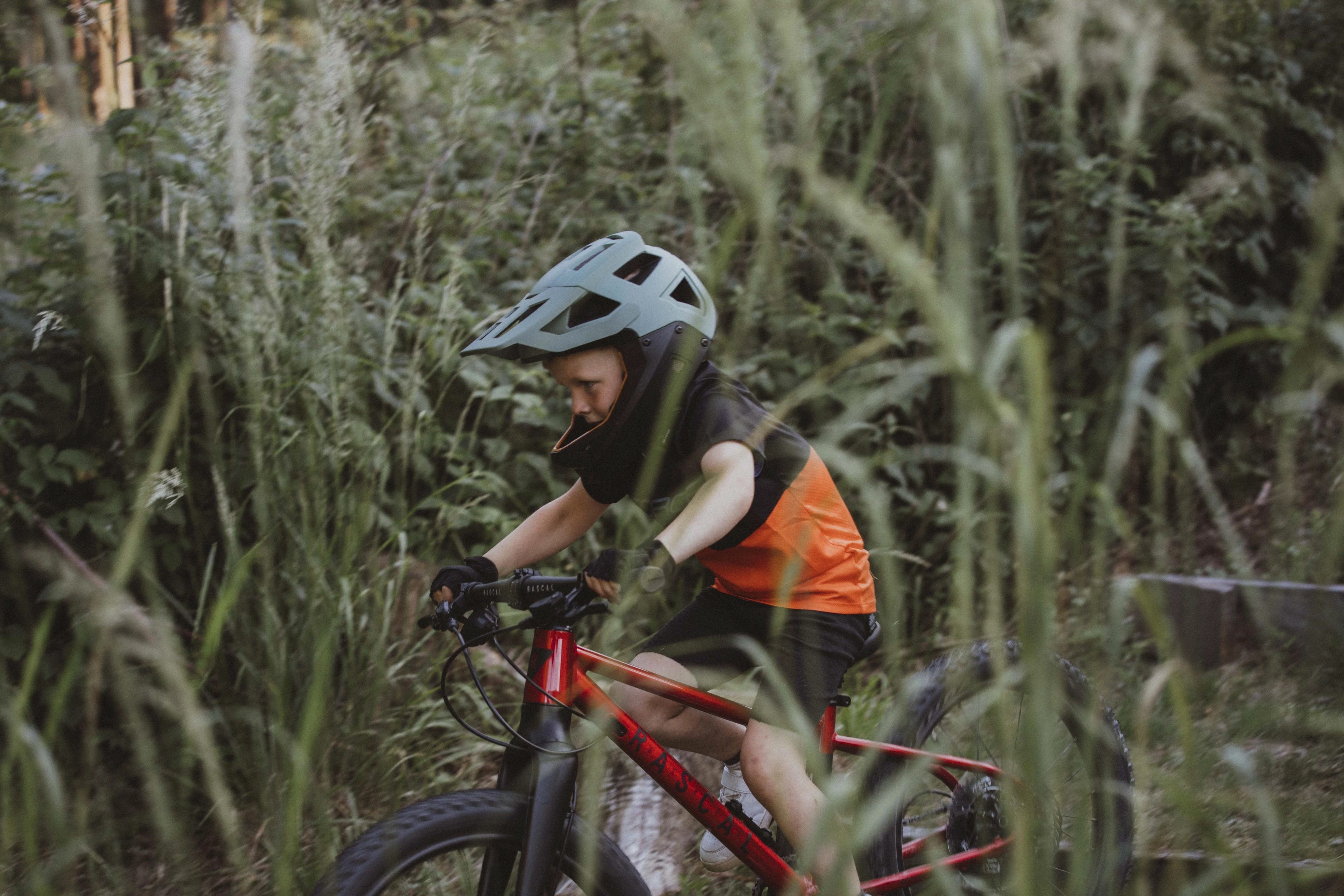 7. Casca Force DROP downhill, verde-negru S-M