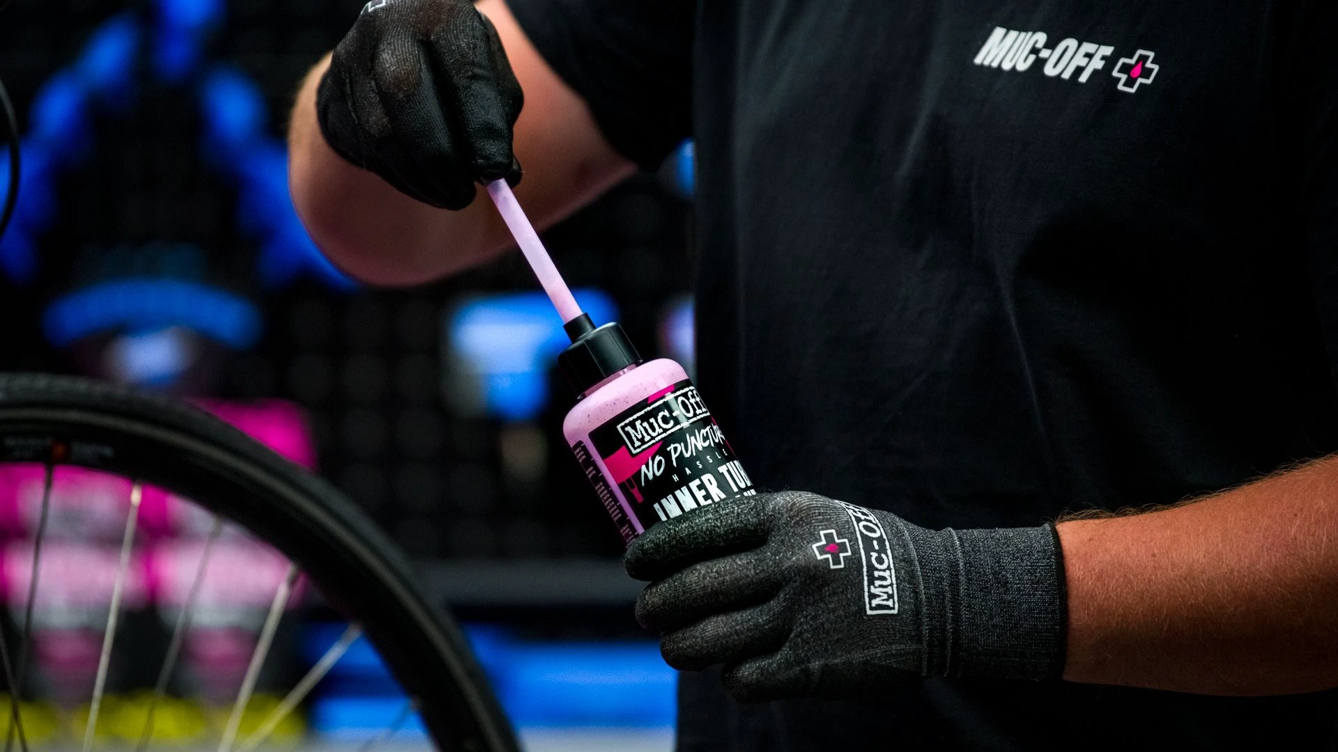 2. Solutie antipana Muc-Off No Puncture Hassle Inner Tube Sealant 300mL