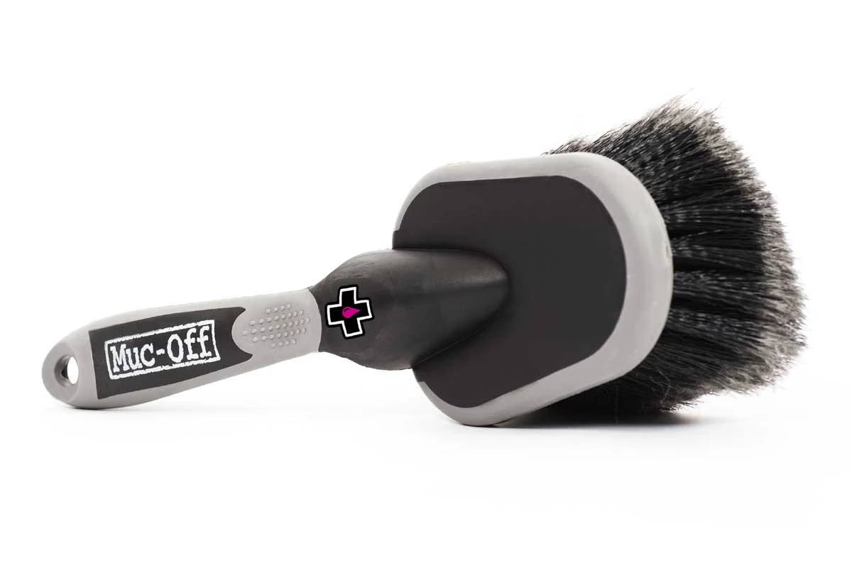 1. Perie Muc-Off Soft Washing Brush
