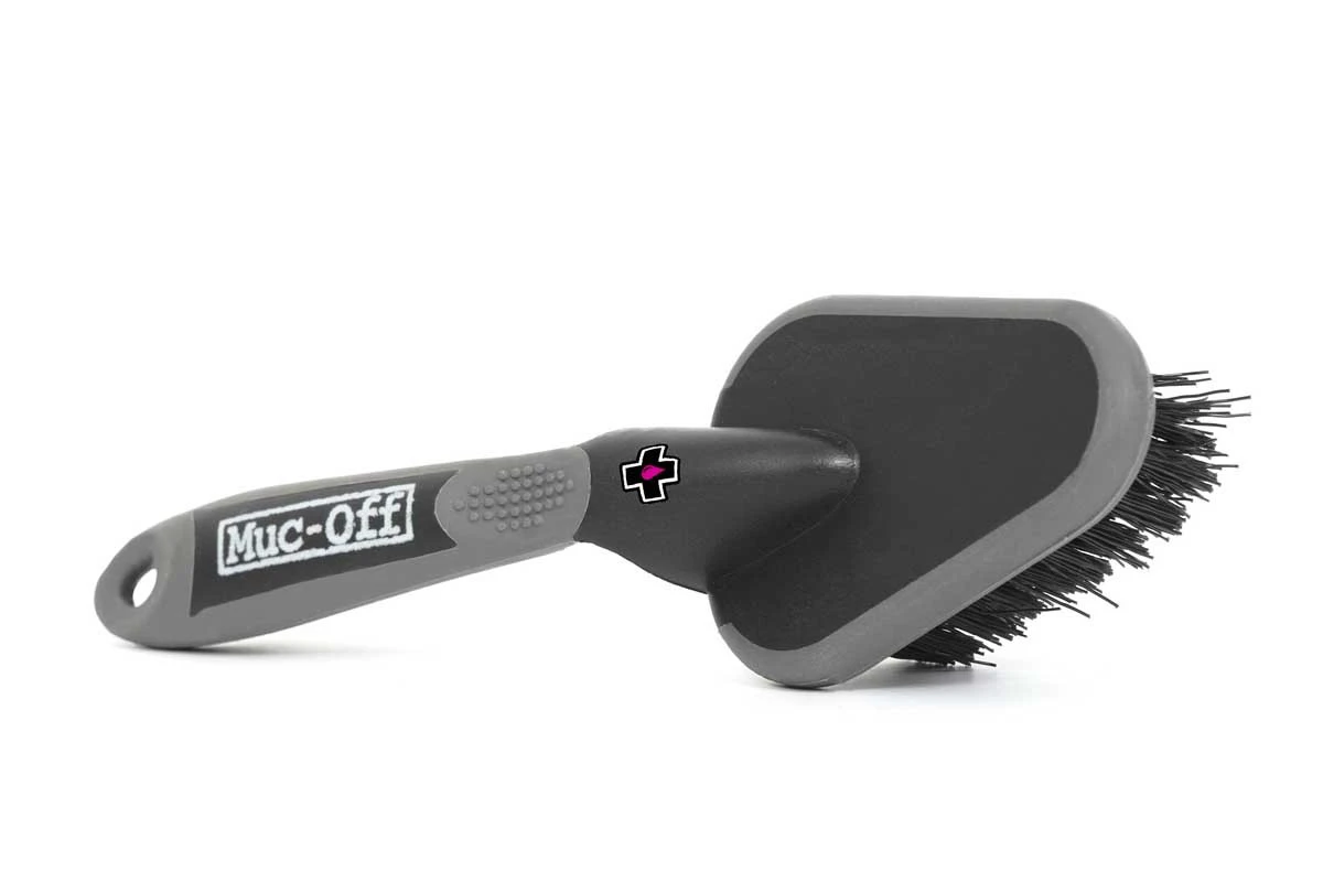1. Perie Muc-Off Detailing Brush