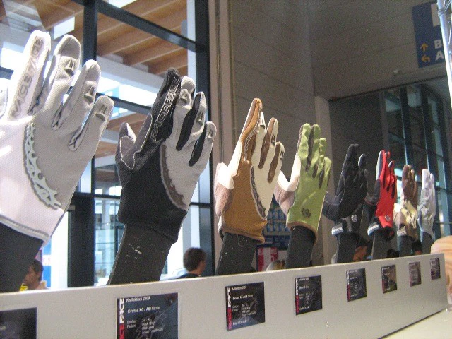 Eurobike - Haine, accesorii si alte efecte