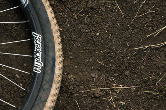 Dirt On Fire 2 – rideri şi biciclete