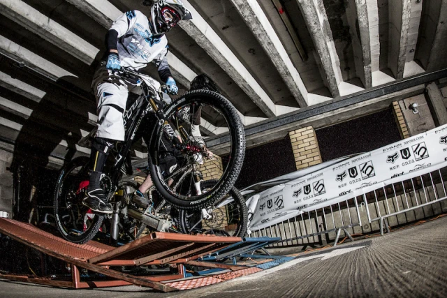 Evans Cycles Urban Dual 2012 - Romanians inside!