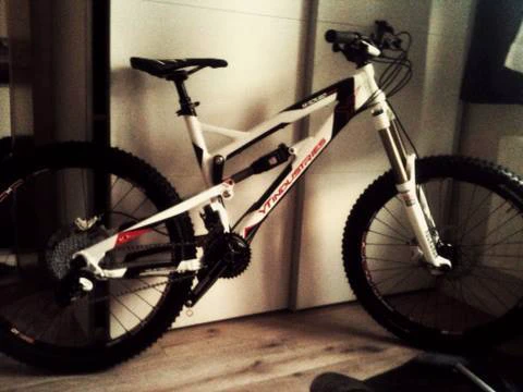 Atenţie, bicicletă furată! YT-ul Wicked al lui Karin Pasterer poate apărea oriunde!