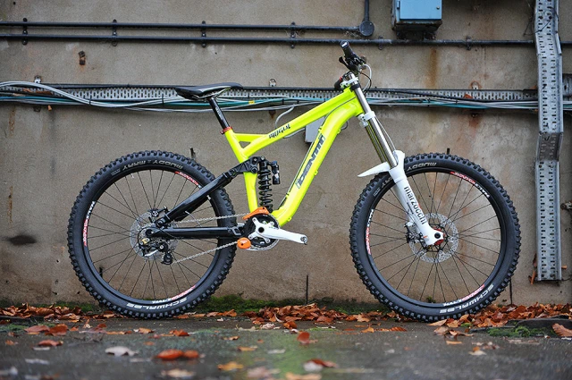 Identiti Mogul DH