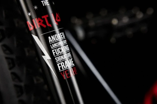 Andreu Lacondeguy primeşte signature bike
