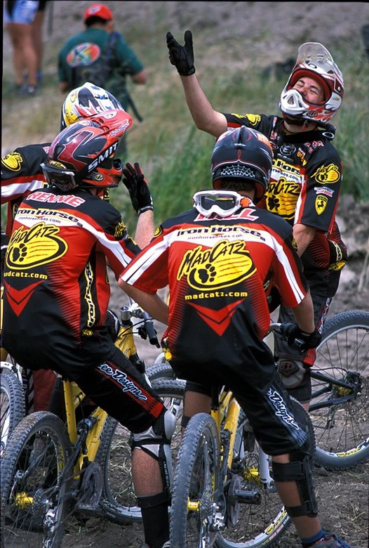 Trail bikes și geometria: Reach, Top Tube Length și Seat Tube Angle