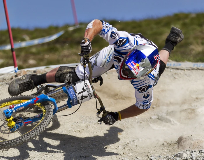 Trail bikes și geometria: Reach, Top Tube Length și Seat Tube Angle