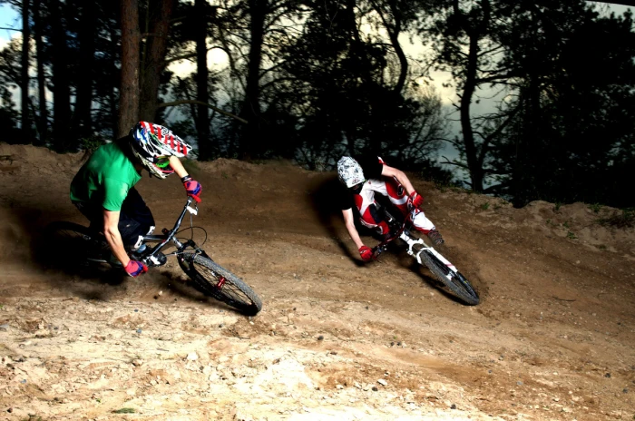 Trail bikes și geometria: Wheelbase și înălțimea BB-ului