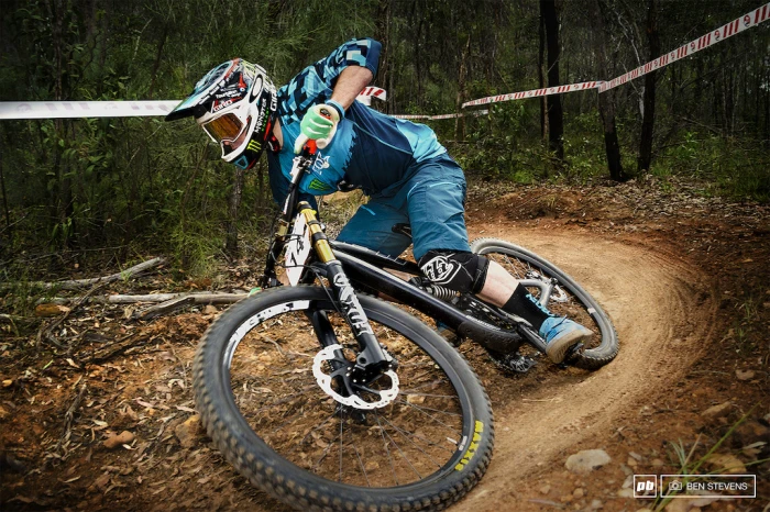 Trail bikes și geometria: HT, Stack și Standover