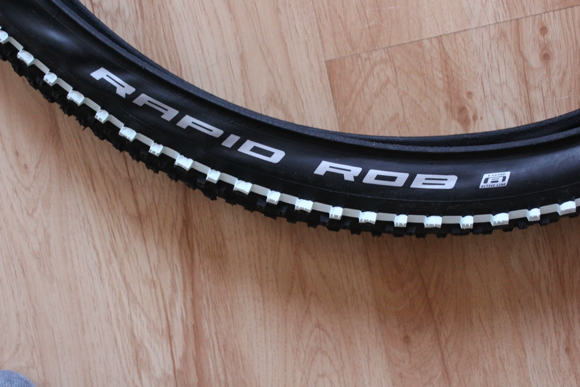 3. Schwalbe Rapid Rob White Stripes - 29x2.25