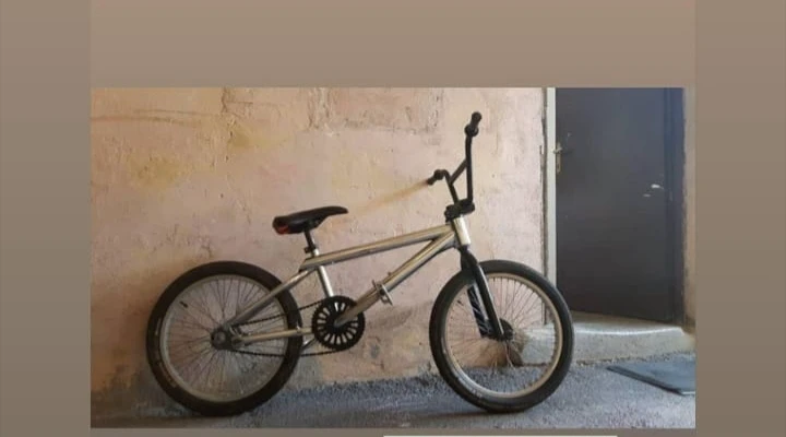 1. Vand BMX (Full Chroma)