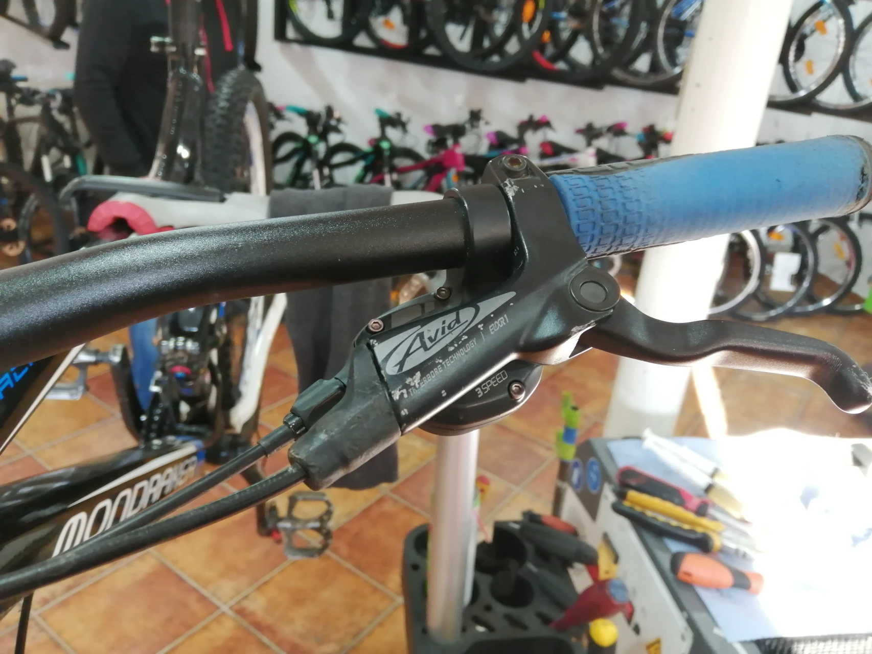 4. Mondraker tracker r (NU YT, Nu SPECIALIZED, NU GIANT)
