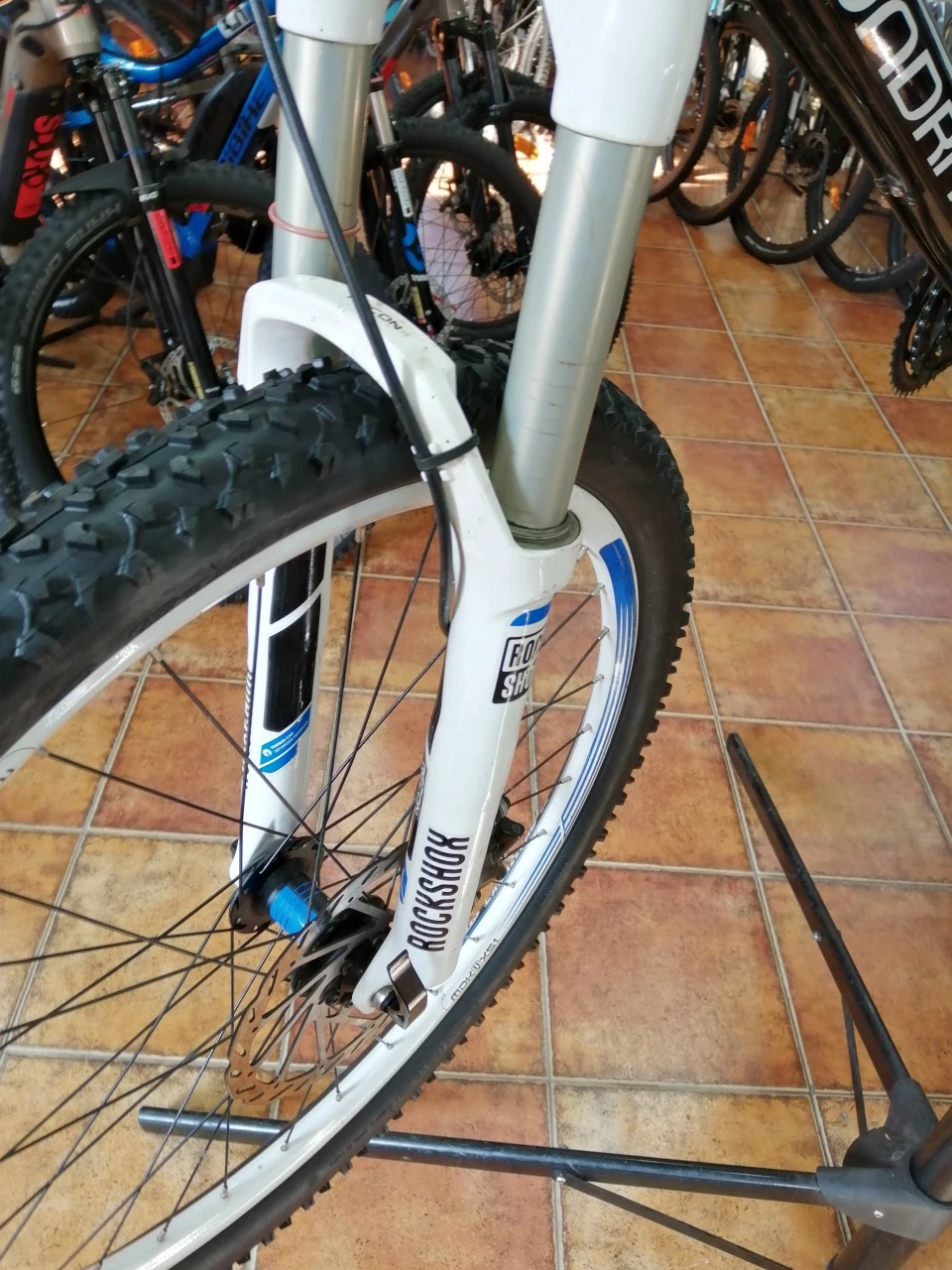 1. Mondraker tracker r (NU YT, Nu SPECIALIZED, NU GIANT)