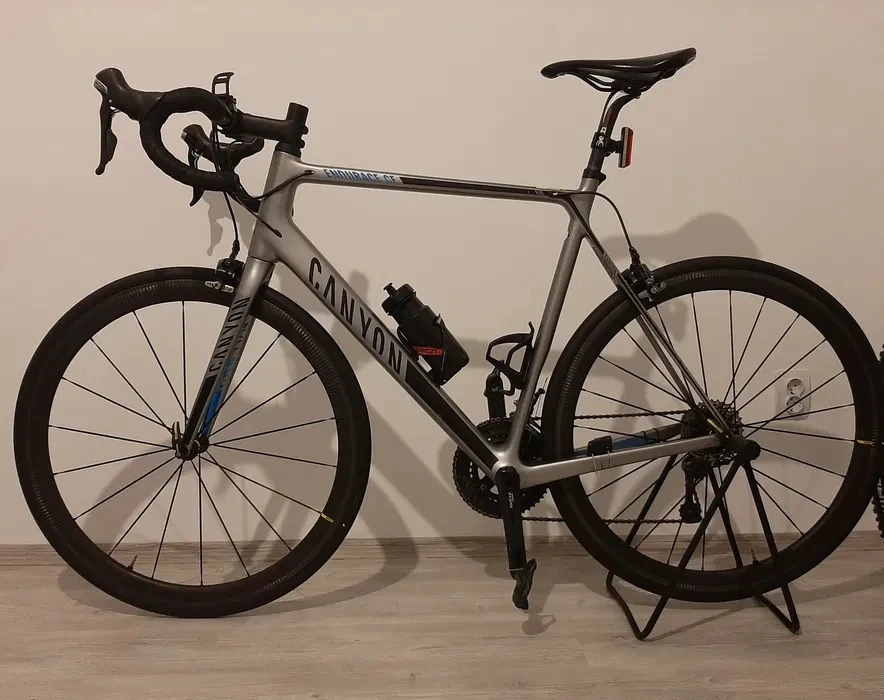 1. Cursiera carbon Canyon Endurance CF 8.0