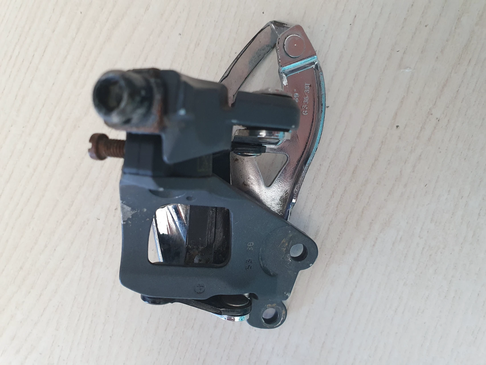 1. Schimbator față SRAM X7 2x10