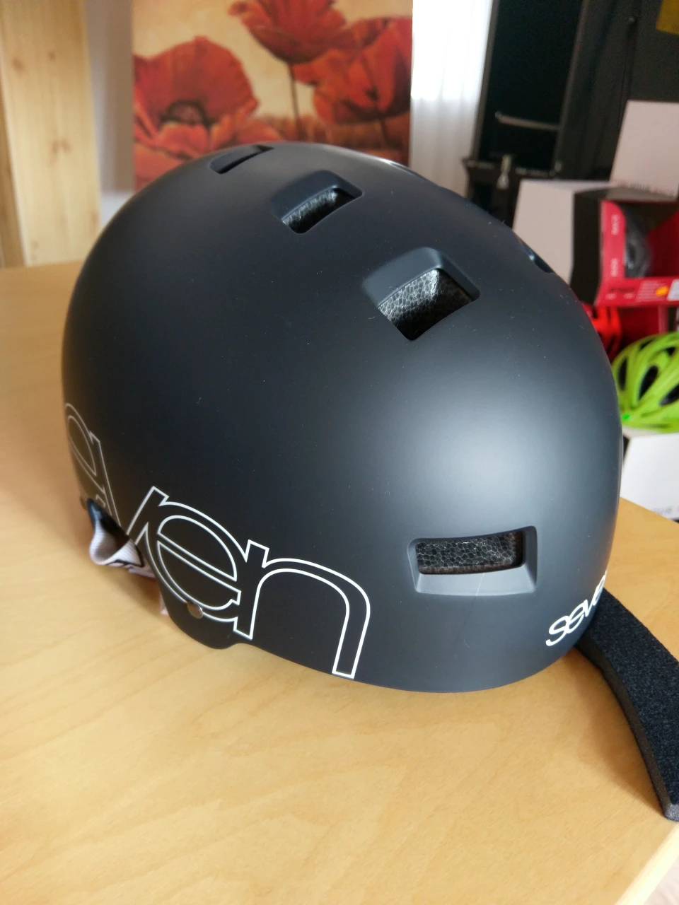 3. Casca 7IDP M3 Dirt Lid Negru Alb